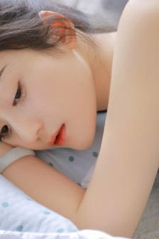 让别人往我小内内里倒红酒